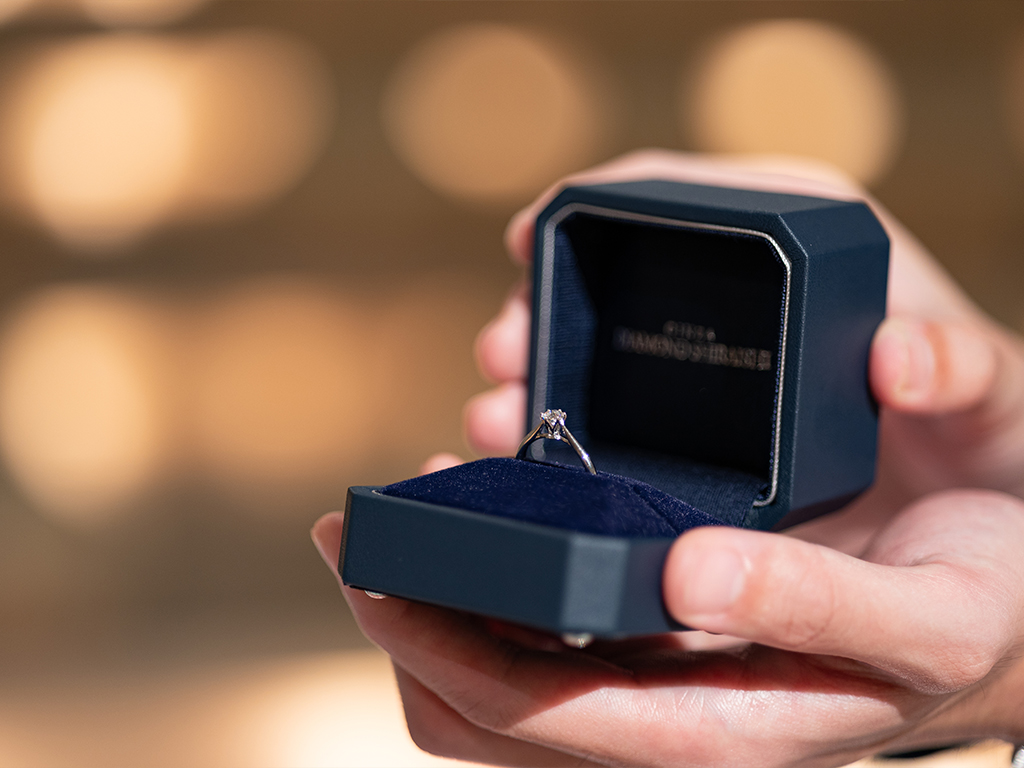 高松でプロポーズするなら|チャペル貸切&感動演出プラン【ザ・チェルシー】